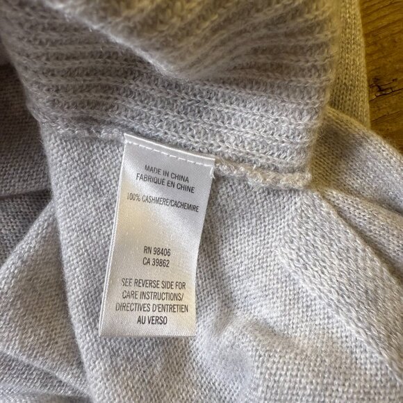 Theory | Size M | 100% Cashmere Gray Turtleneck Sweater - Picture 4 of 10